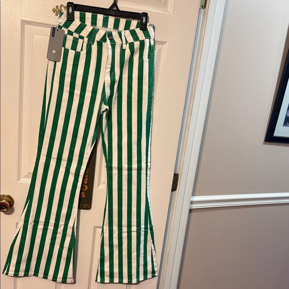 Fashion Green & White Vertical Stripe Flare Jeans; size: 4